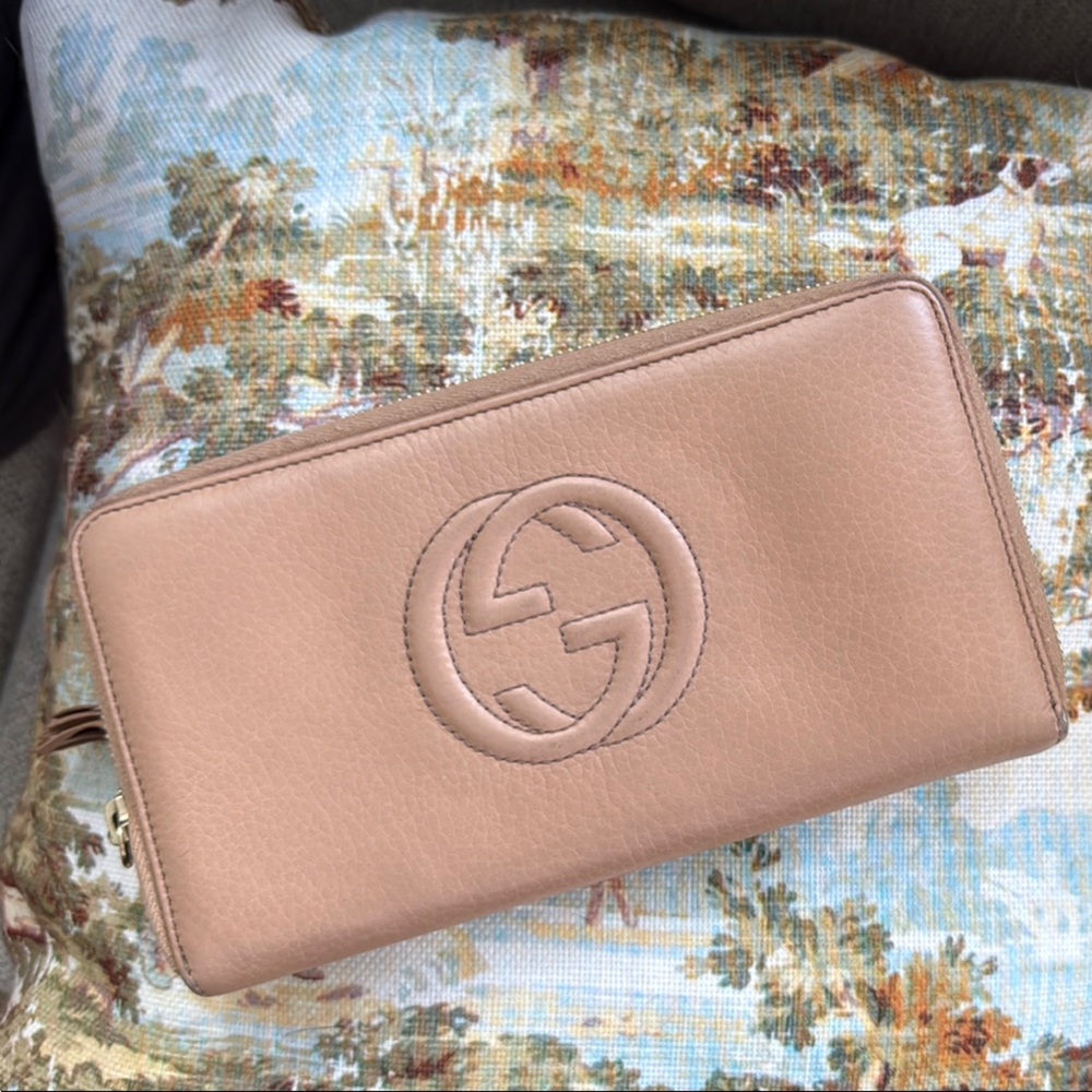 Gucci Tan Leather Wallet with Iconic GG Logo